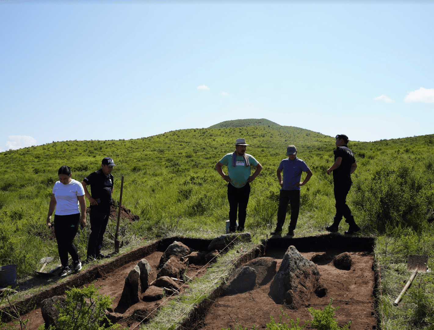 Dr. Iderkhangai and his crew members on the excavation site from Xiongnu Empire and Xianbei period.