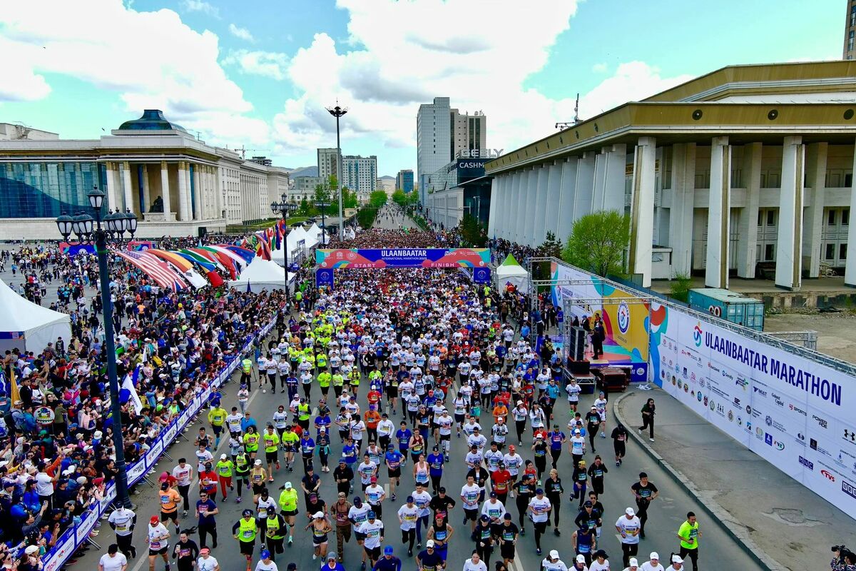 High angle footage of runners starting the marathon at Sukhbaatar, UB marathon 2024.